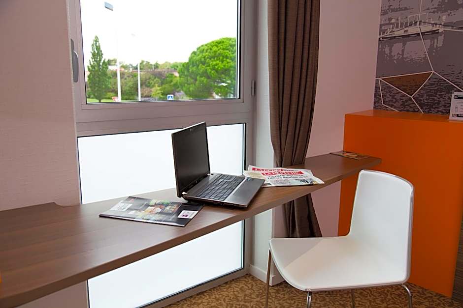 Brit Hotel Toulouse Colomiers  LEsplanade