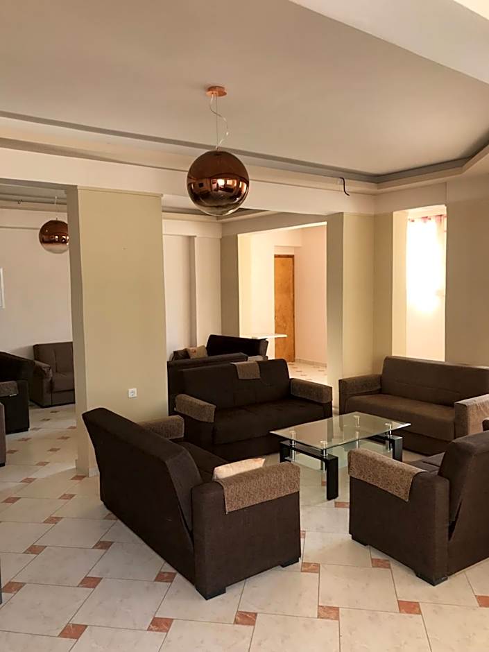 Village Inn Studios & Family Apartments