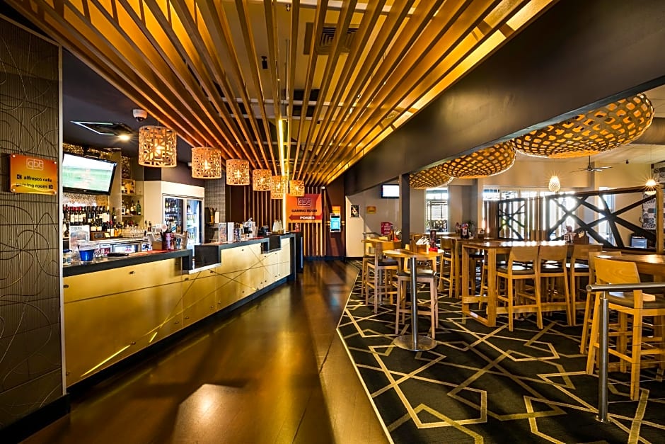 Nightcap at Golden Beach Tavern