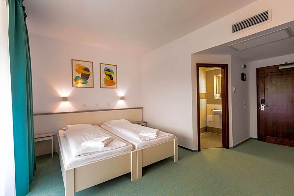 Complex Pastravaria Albota