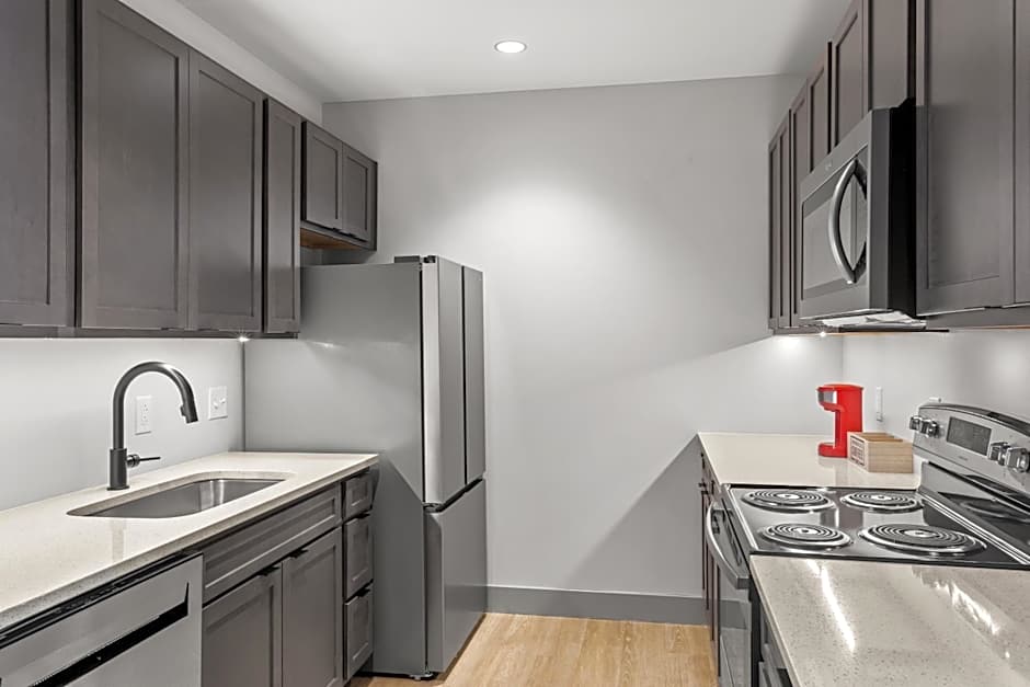 175 LEX - Walkable Downtown Lexington & Rupp Arena - Full Condos