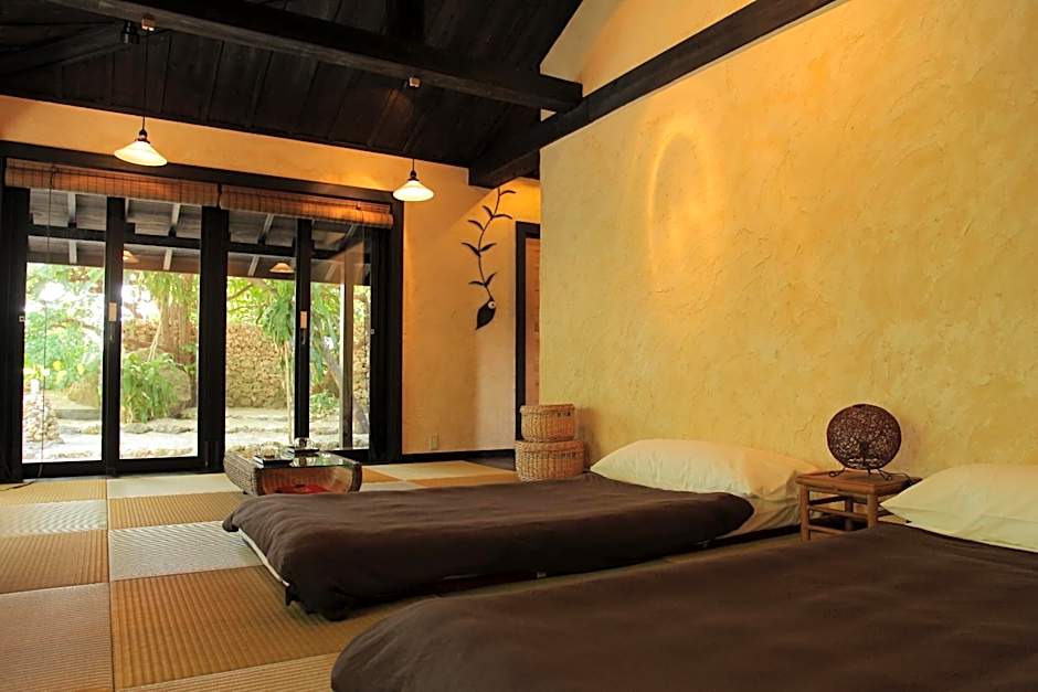 Taketomijima Akaneya