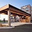 Country Inn & Suites by Radisson, Indianola, IA