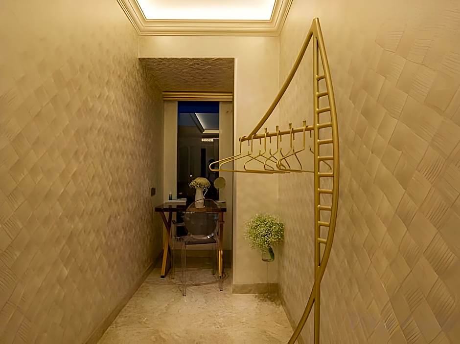 A Residence @ Between Hilton & Cititel Hotel