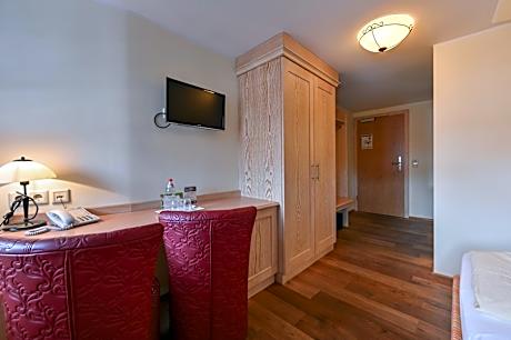 Standard Single Room - Street View