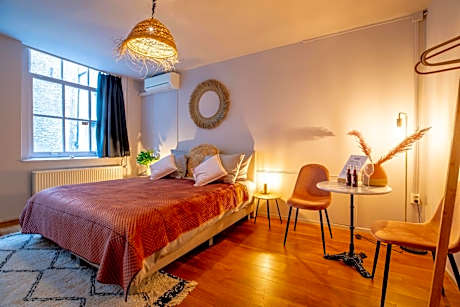 Deluxe Double Room (Pink room - first floor)