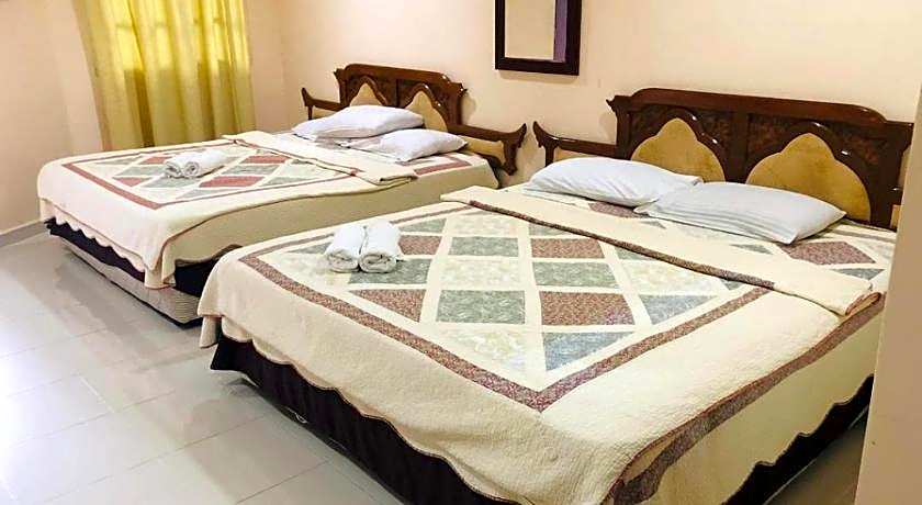 Penarak Bamboo Beach Motel