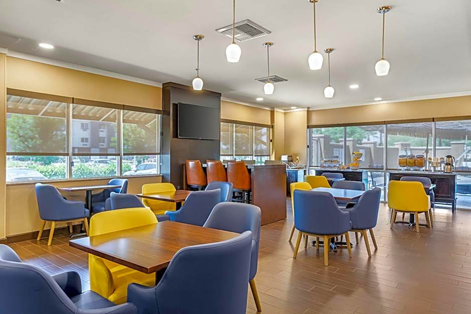 Comfort Suites Ontario Convention Center