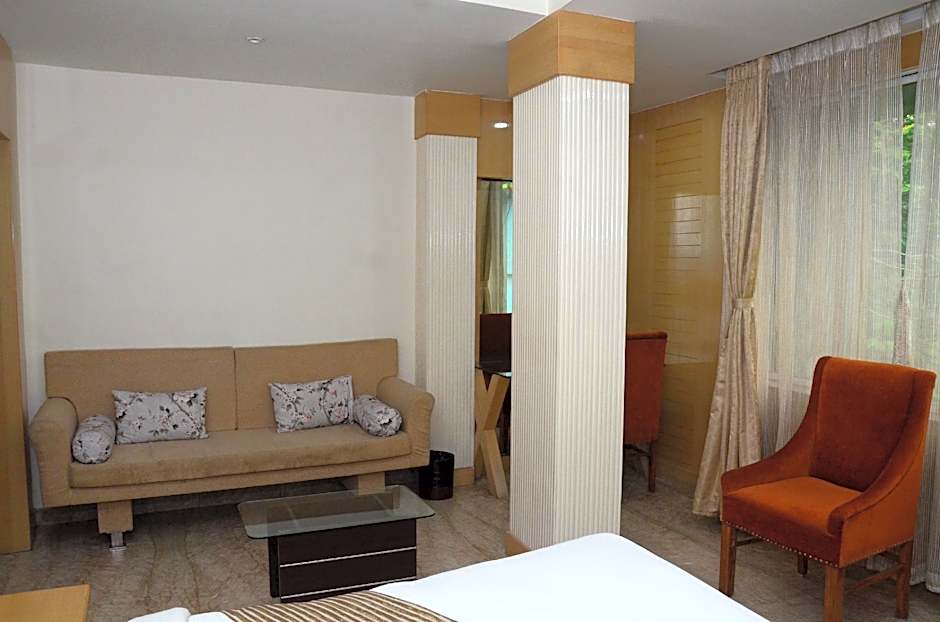  Hotel Crystal Residency