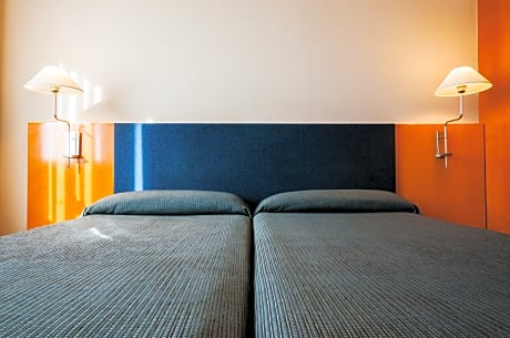 DOUBLE ROOM 2 ADULTS +1 CHILD