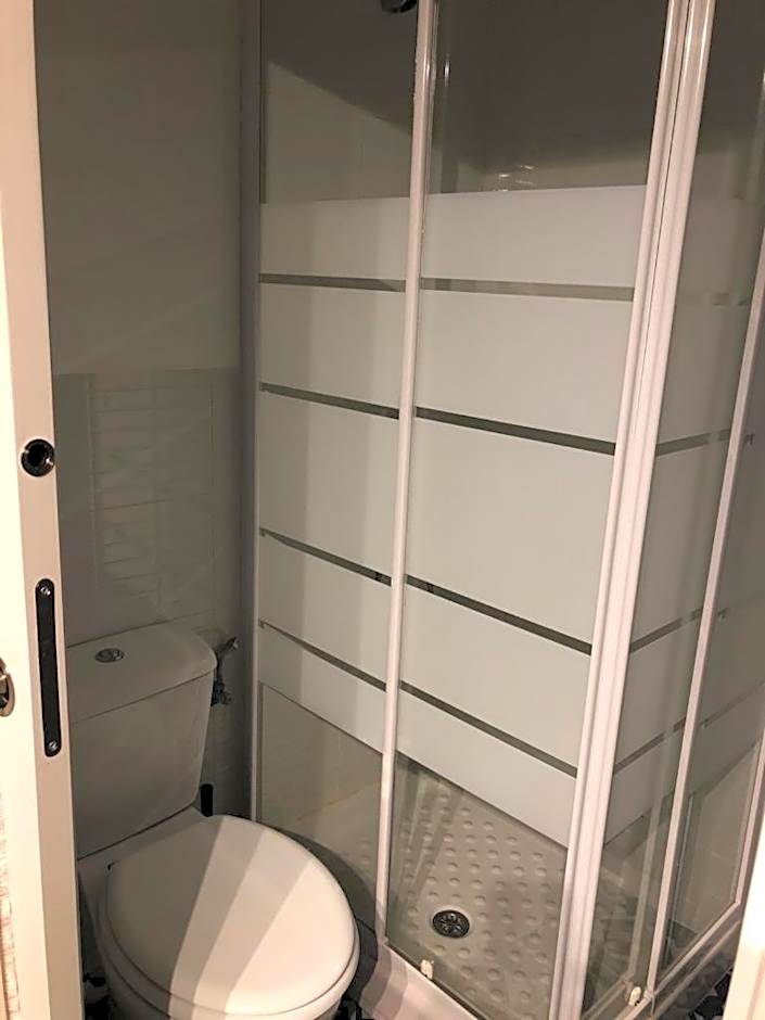 Hostal Ciempozuelos, familiar, cerca del Parque Warner y Madrid