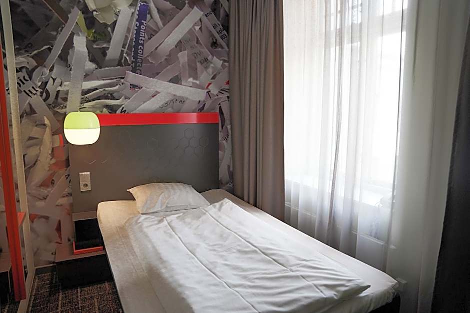 Photo 1 of 8 of Compact Single Room