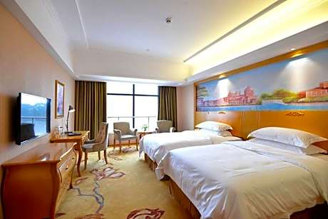 Vienna International Hotel North Qinzhou District Government High-Speed Railway Station