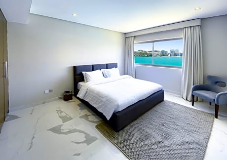 Villa with Garden View