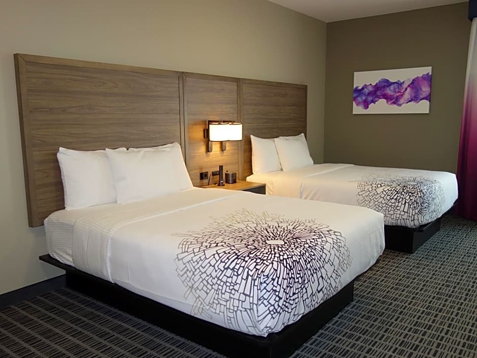 La Quinta Inn & Suites by Wyndham San Antonio Alamo City