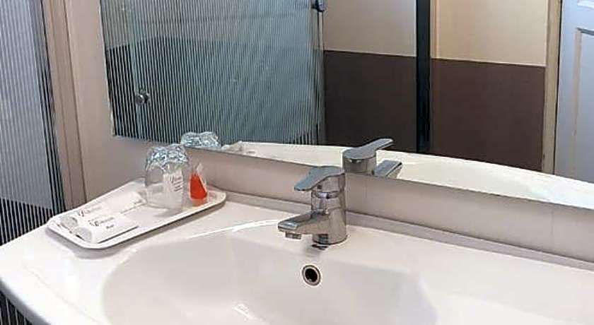 The Curzon Court Hotel