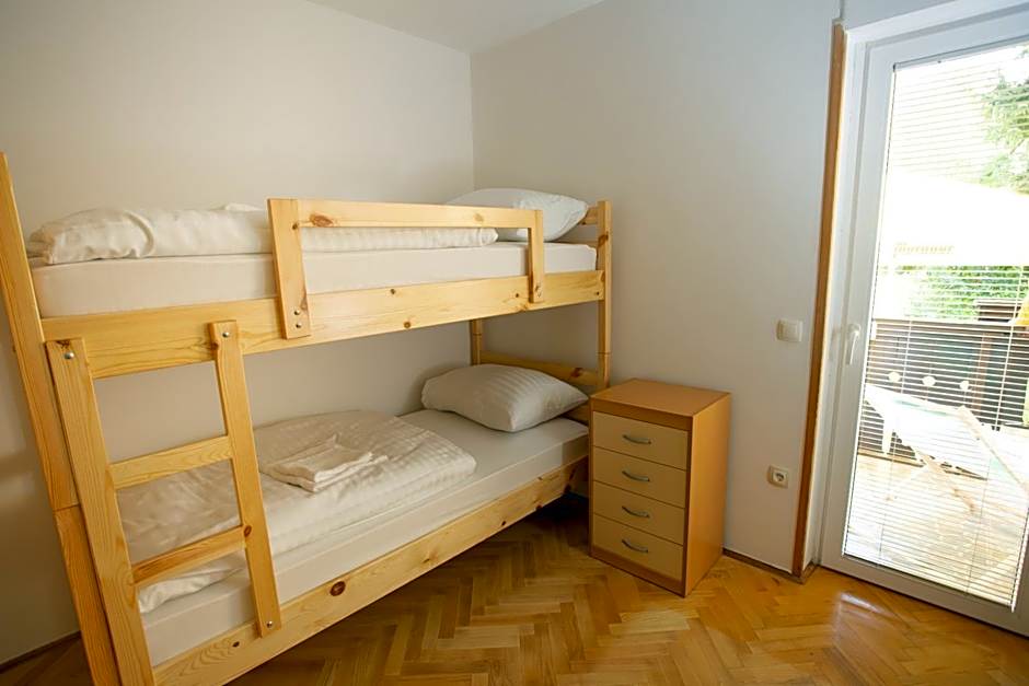 Hostel LakeBled