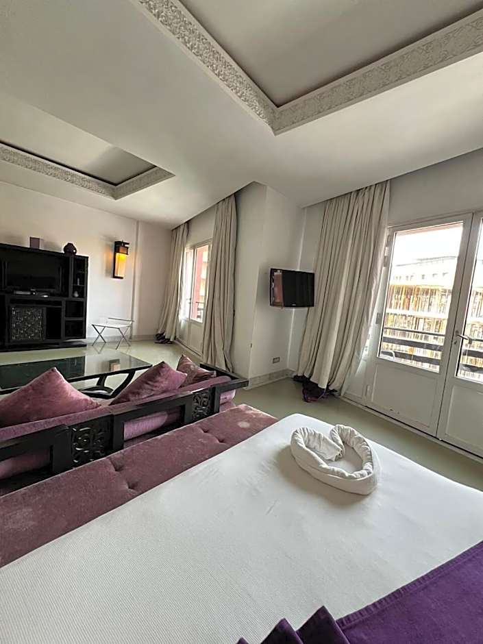 La Renaissance Hotel