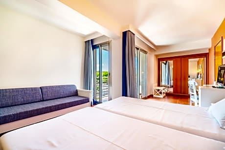 Quadruple Room with Balcony
