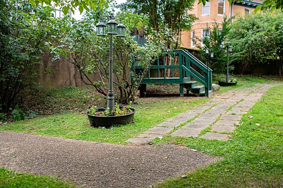 Elk River Hotel & Cafe