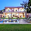 Casa com Piscina e Churrasqueira Privativa !