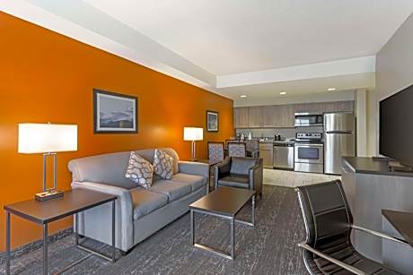 One-Bedroom Queen Suite with Two Queen Beds and Sofa Bed - Balcony/Non-Smoking