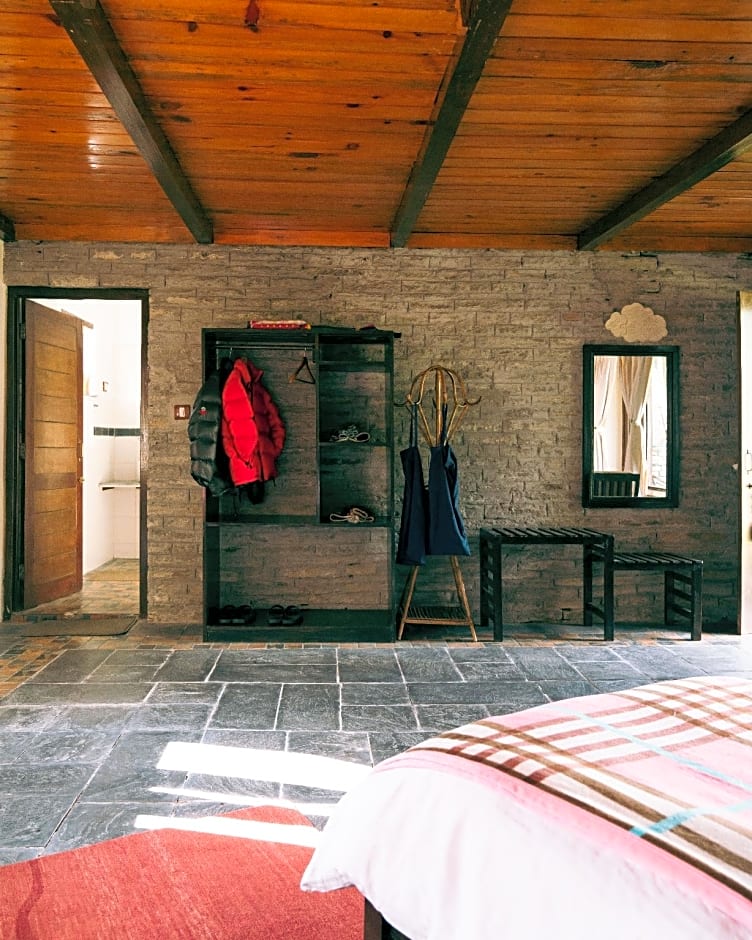 Mountain Lodges of Nepal, Tomijong