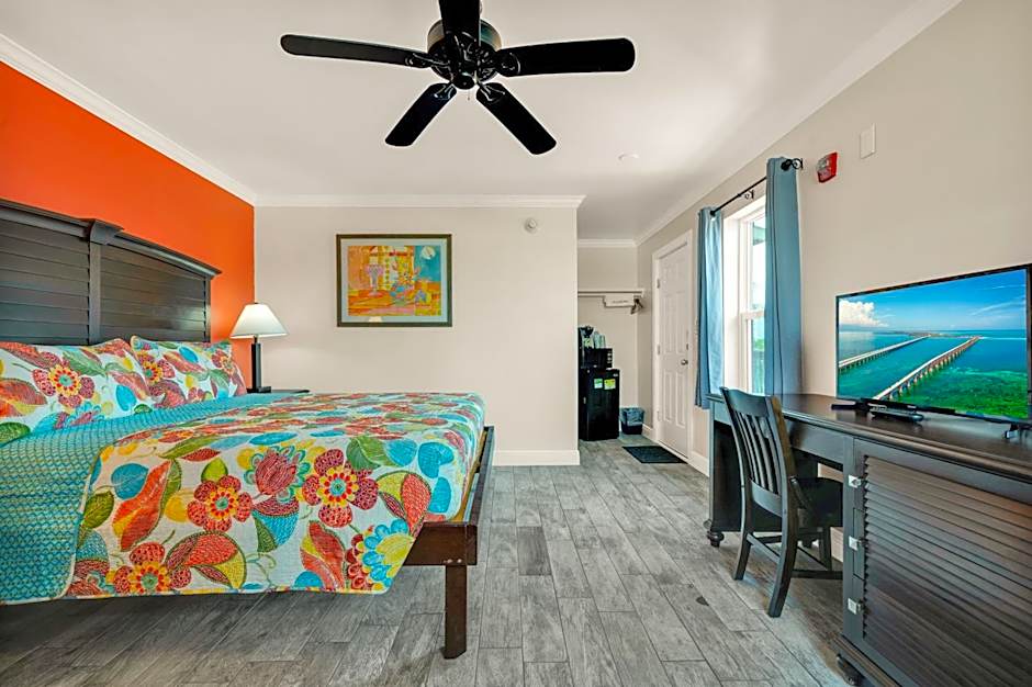 Photo 1 of 6 of Deluxe 1 King Bed