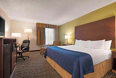 1 King Bed 1 Queen Bed and 1 Sofa Bed Family Room Non-Smoking