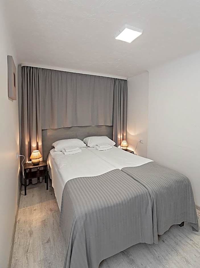 HappyInn Rooms