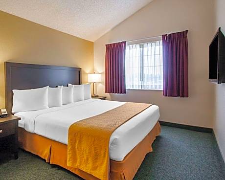 King Suite - Accessible/Non-Smoking