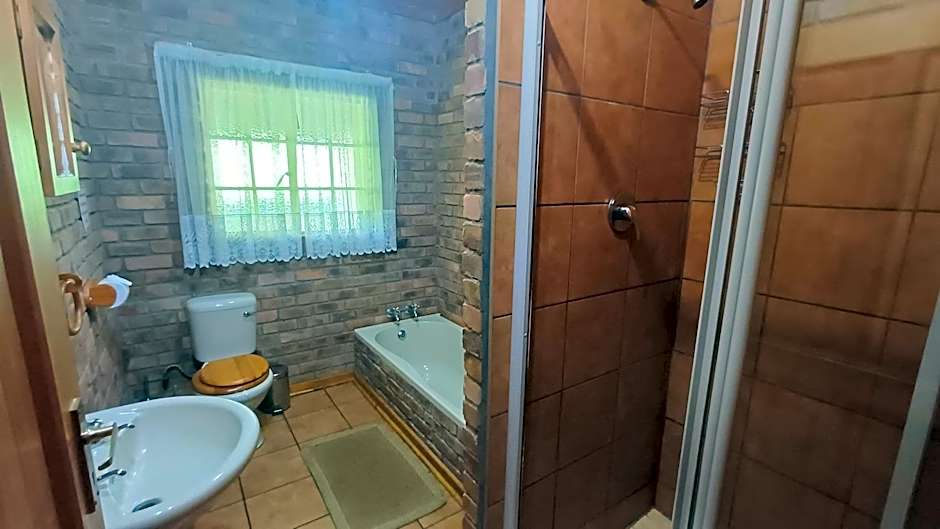 Thaba Tsweni Lodge & Safaris