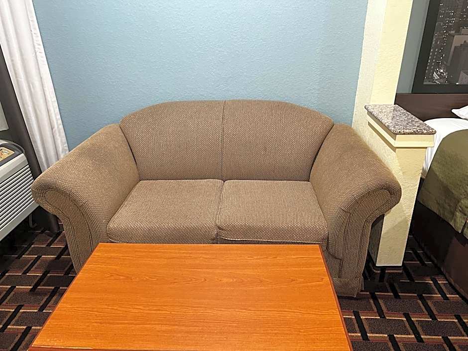 Super 8 by Wyndham Stafford Sugarland Area