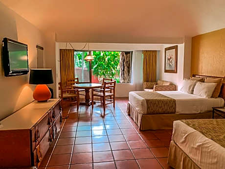 Double Room with Two Double Beds with Garden View