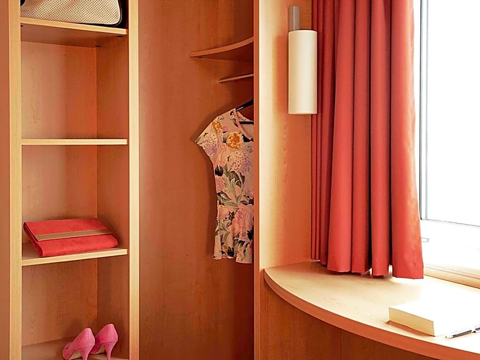 Ibis Como