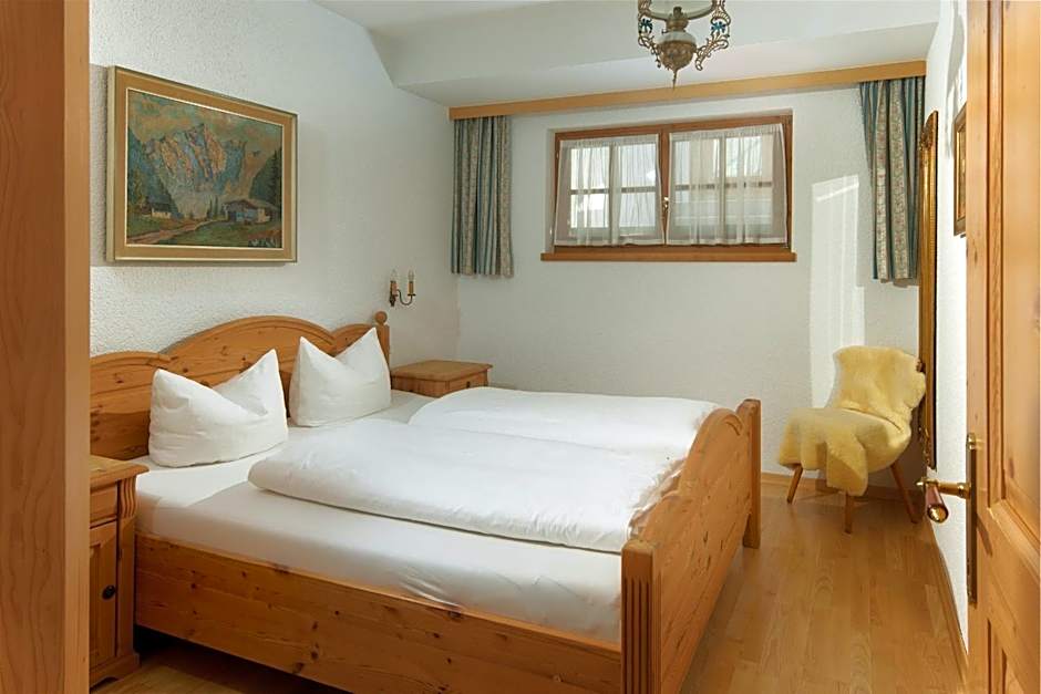 Alt Montafon Hotel Appartements by Pferd auf Wolke