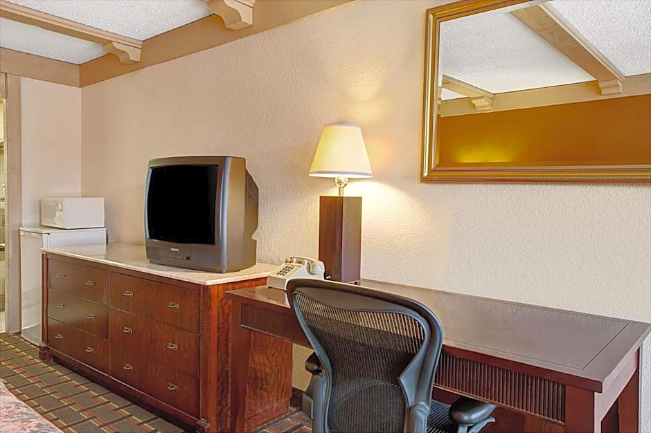 Knights Inn Greenburg