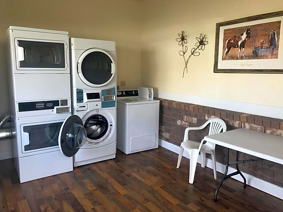 Broken Spur Inn & Steakhouse