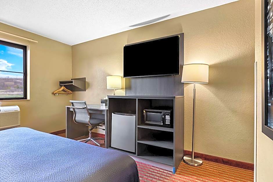 Super 8 by Wyndham Amsterdam