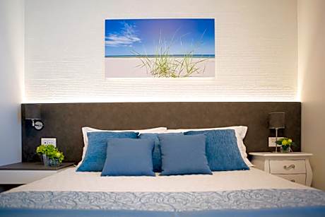 Superior Double Room with Balcony, Partial Sea View and Beach Access