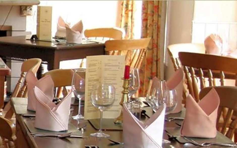 OYO Rose & Crown Hotel