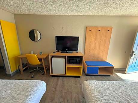 Queen Room with Two Queen Beds - Non-Smoking