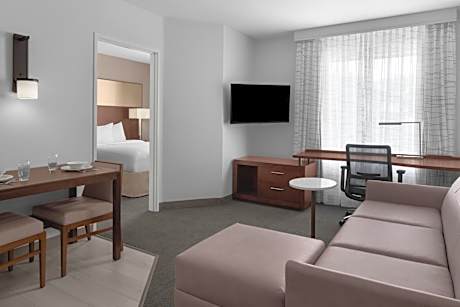 One-Bedroom Queen Suite with Sofa Bed - Non-Smoking