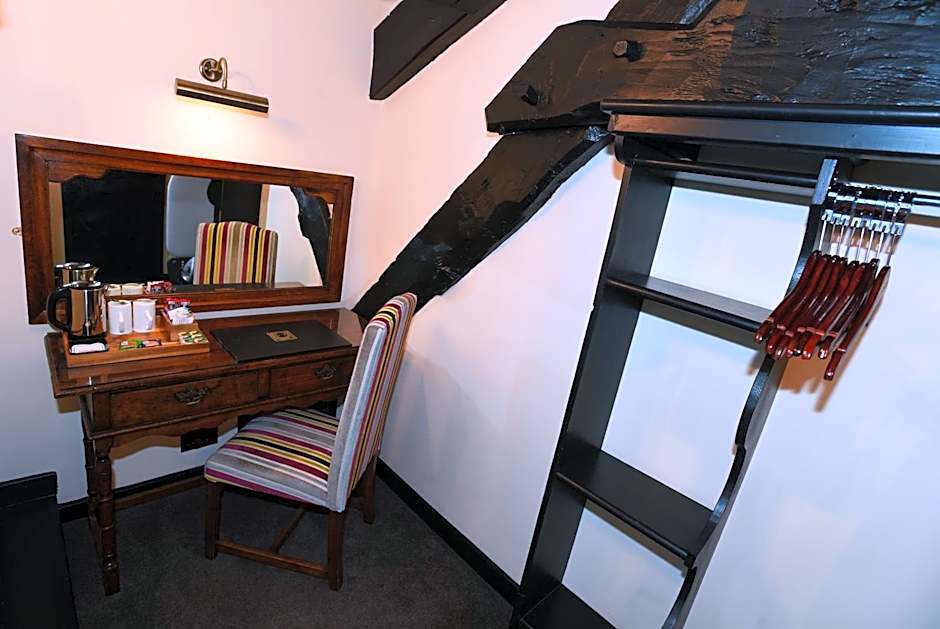 Photo 1 of 3 of Executive 1 Queen Bed
