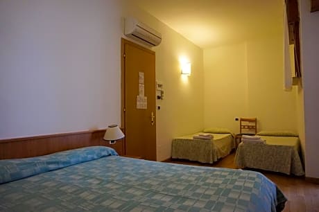 Family Suite (2 Adults + 2 Children)