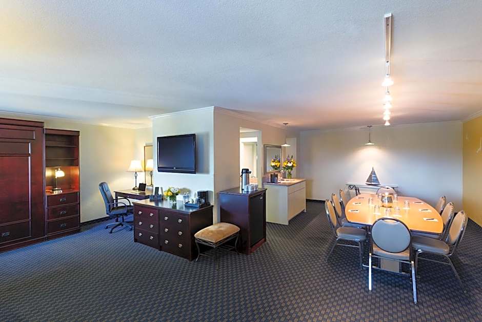 The Marina Inn on San Francisco Bay