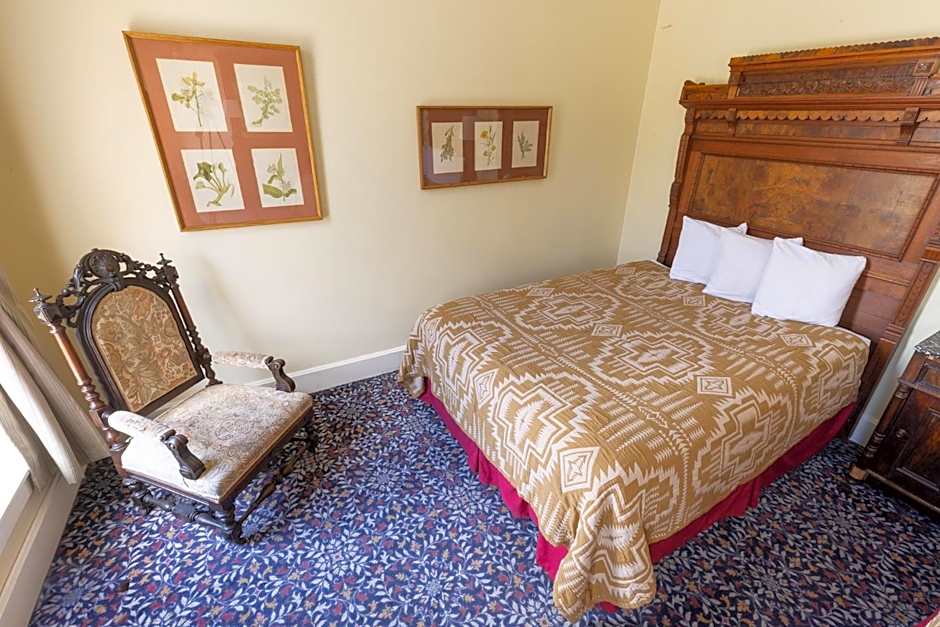 Historic Plaza Hotel