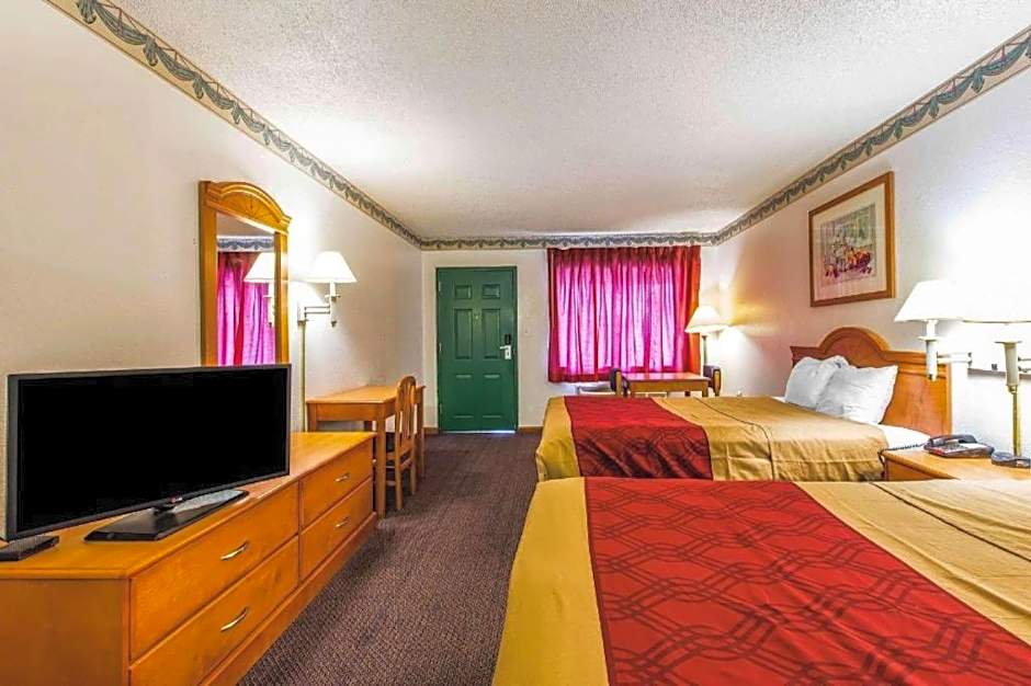 Econo Lodge Inn & Suites