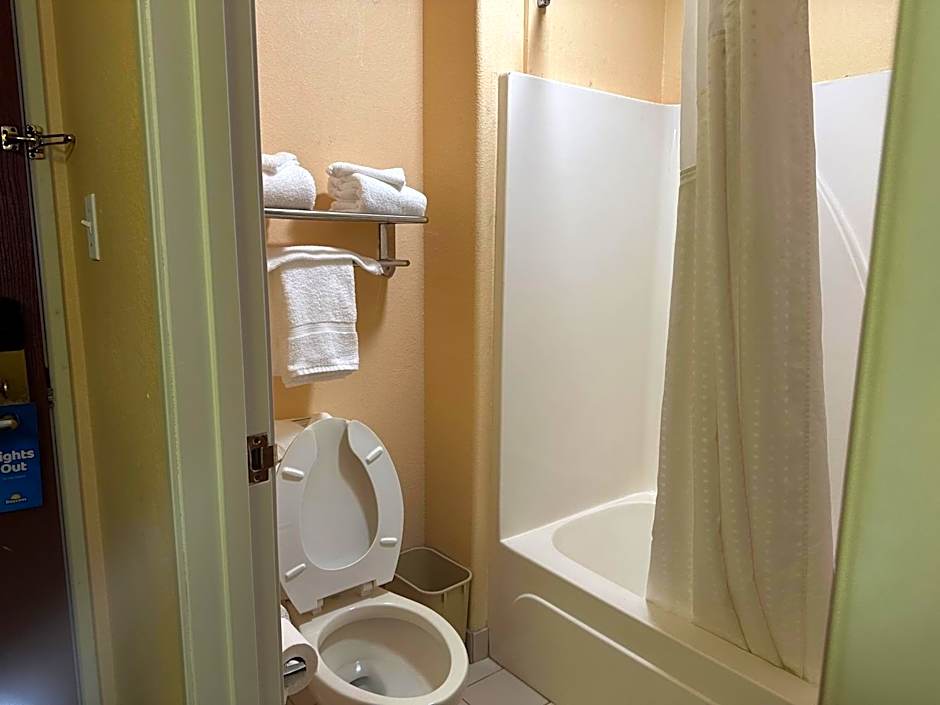 Days Inn & Suites by Wyndham Eunice