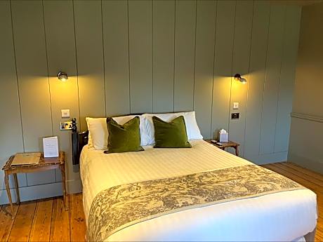 Deluxe Double Room – NO PETS